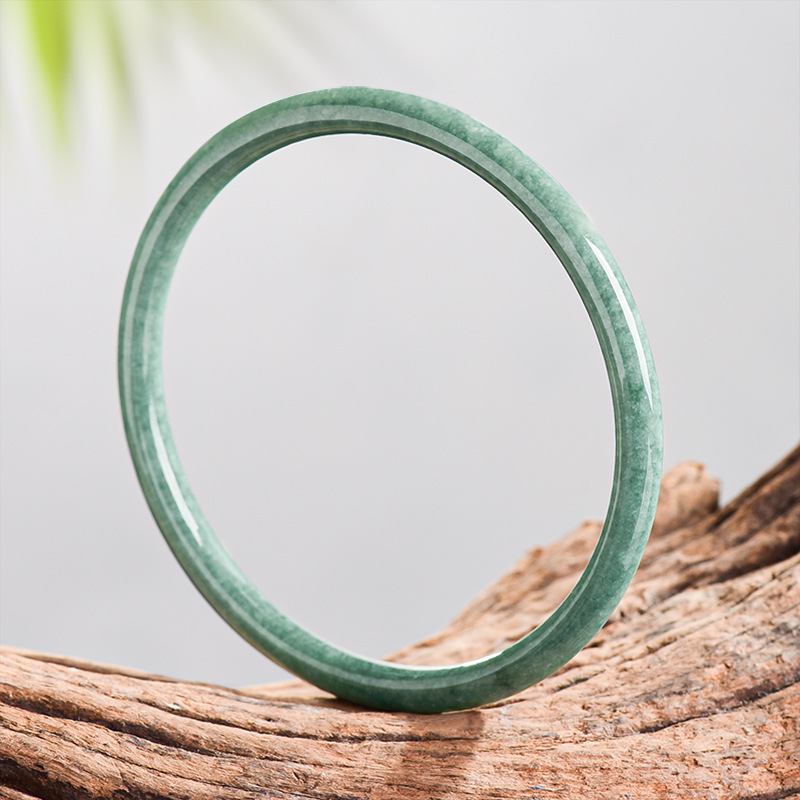 Vintage Fashion Accessories - กำไลหยกพม่าแท้ สร้อยข้อมือหยกแท้ เครื่องประดับดีไซเนอร์ แกะสลักจากอัญมณี เครื่องรางนำโชค แฟชั่นวินเทจ