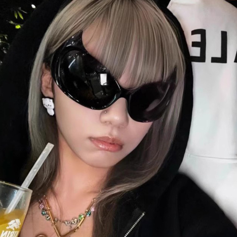 แว่นกันแดดทรงแคทอายสุดเซ็กซี่ส - Vintage Fashion Y2K บทวิจารณ์และราคา
